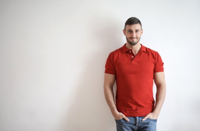 Как правильно выбрать футболку поло