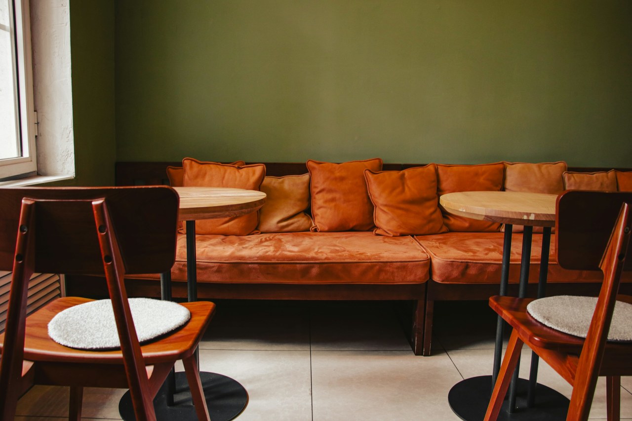 Как выбрать диван для гостиной: основные критерии и советы 2025