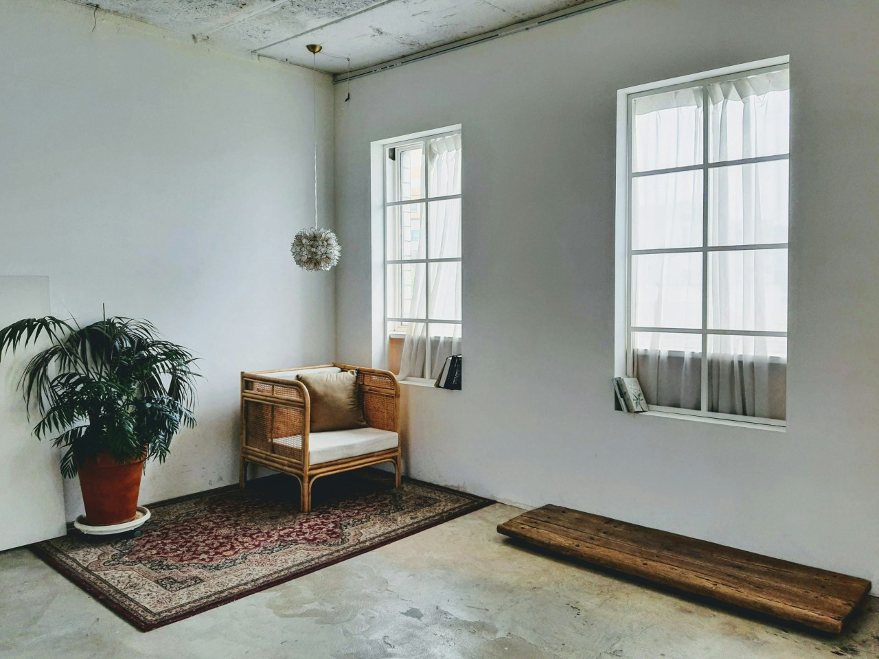 Как самостоятельно обновить старую мебель: пошаговая инструкция