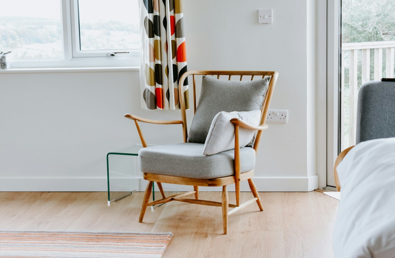 Как сочетать цвета мебели и стен в интерьере — практические рекомендации