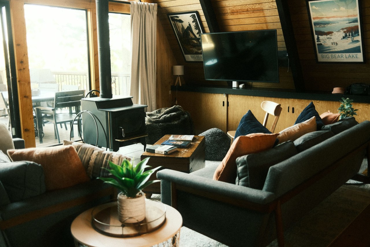 Як організувати зберігання речей у спальній кімнаті: практичні лайфхаки