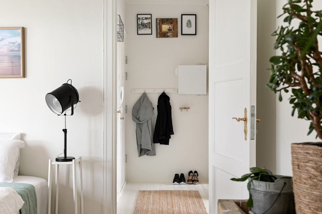 ТОП-10 стильних і функціональних шаф-купе для невеликих квартир